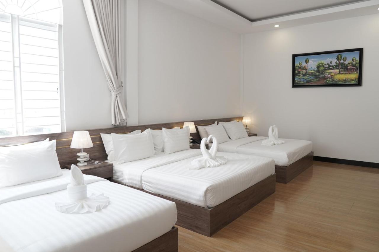 Apple Hotel Three - Near Pnh Airport Phnom Penh Exterior foto